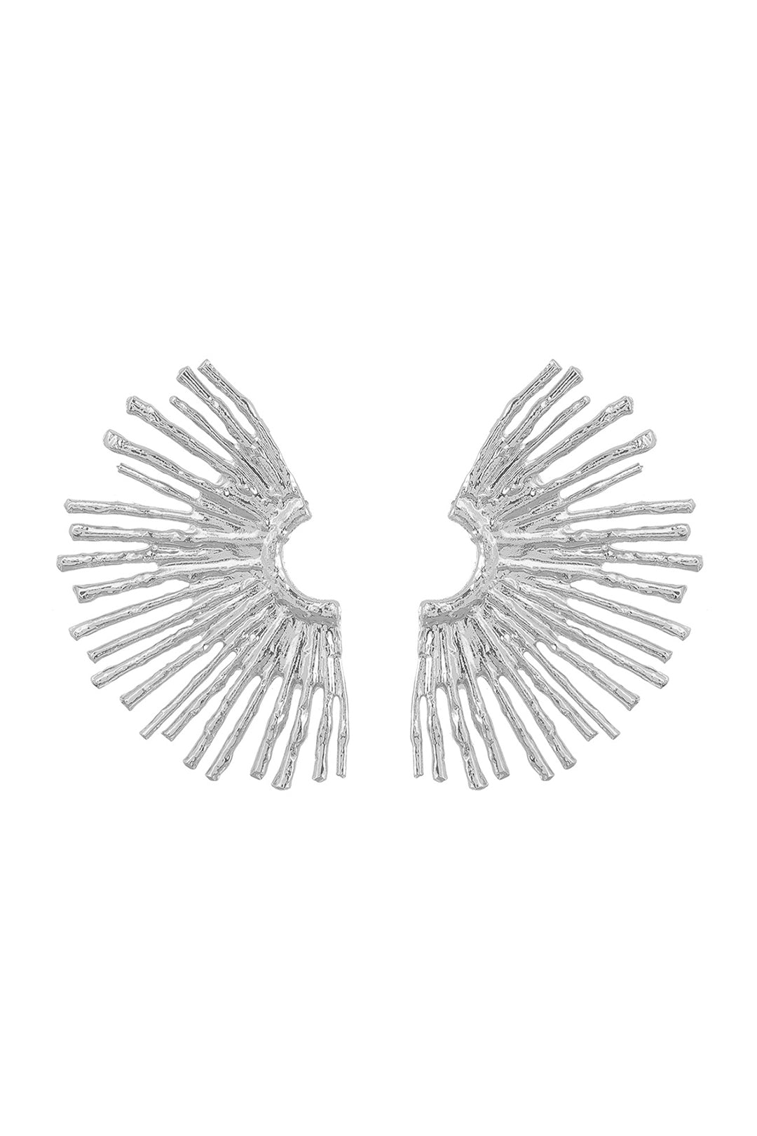 NÁUŠNICE Z KOVU S VLNITÝM OKRAJOM