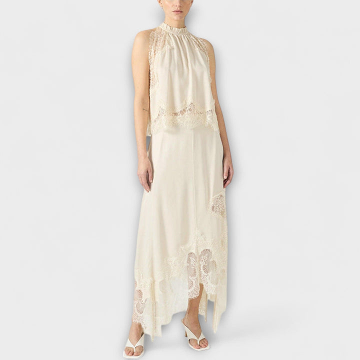 Kaia  ｜ Saténová blúzka s čipkovým lemom a plisovaným výstrihom v sade