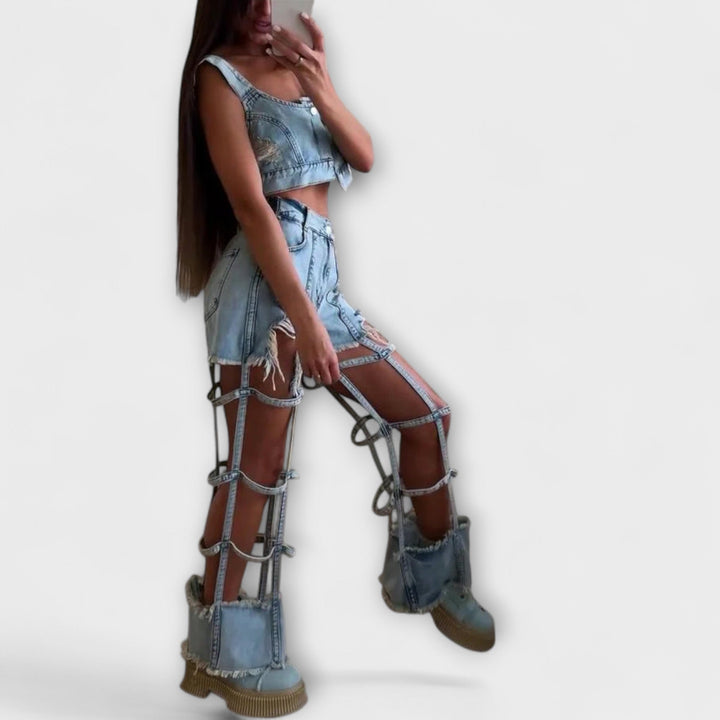 Gaia ｜ Štýlový svetlomodrý denimový crop top s detailmi na ramienkach a roztrhnutými šortkami