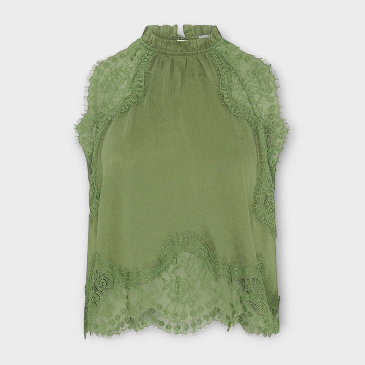 Kaia  ｜ Saténová blúzka s čipkovým lemom a plisovaným výstrihom v sade